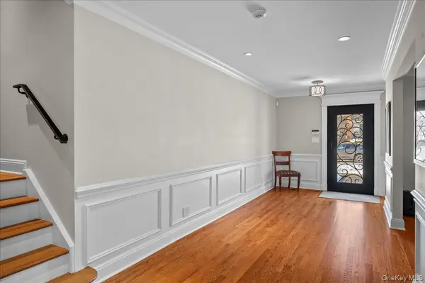 299 STRATTON RD, New Rochelle, NY 10804