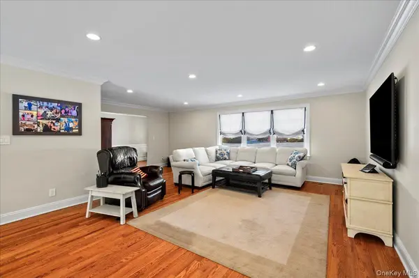 299 STRATTON RD, New Rochelle, NY 10804