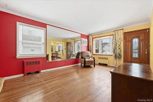 82-59 263rd ST, Floral Park, NY 11004