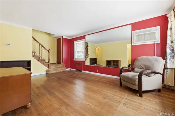 82-59 263rd ST, Floral Park, NY 11004