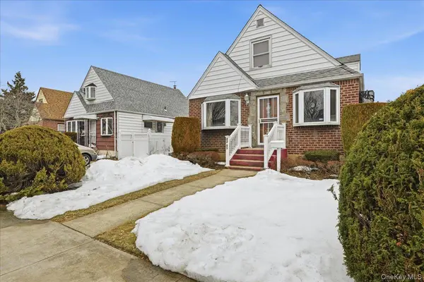82-59 263rd ST, Floral Park, NY 11004