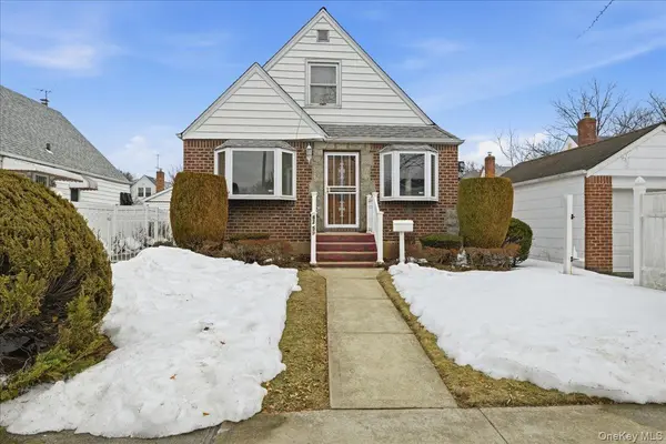 82-59 263rd ST, Floral Park, NY 11004