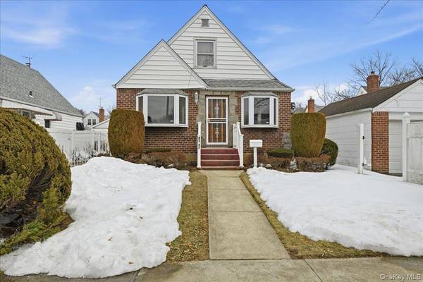 82-59 263rd ST, Floral Park, NY 11004