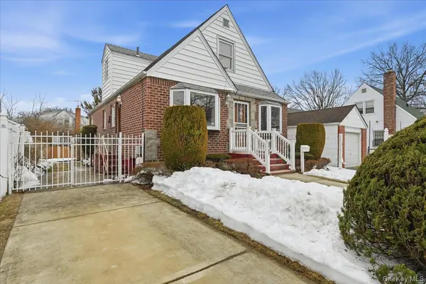 82-59 263rd ST, Floral Park, NY 11004