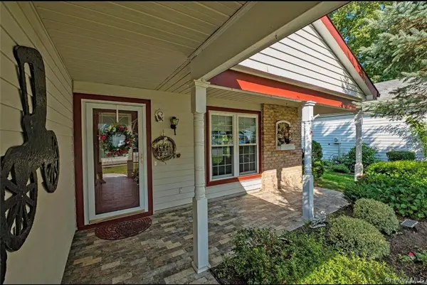 2 Bedford CT, Ridge, NY 11961