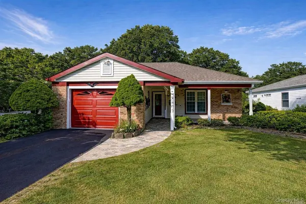 2 Bedford CT, Ridge, NY 11961