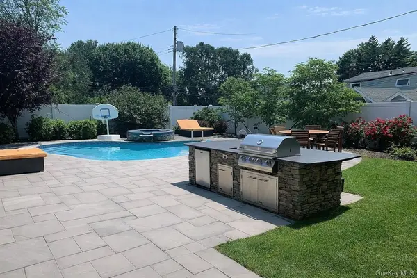 24 Willets AVE, Syosset, NY 11791