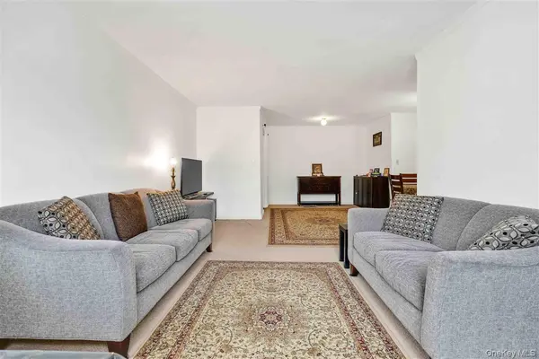 141-05 Pershing CRES #516, Briarwood, NY 11435