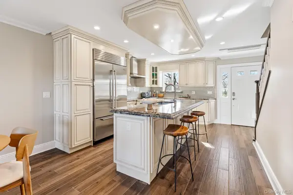 3047 Mitchell RD, Westhampton, NY 11978