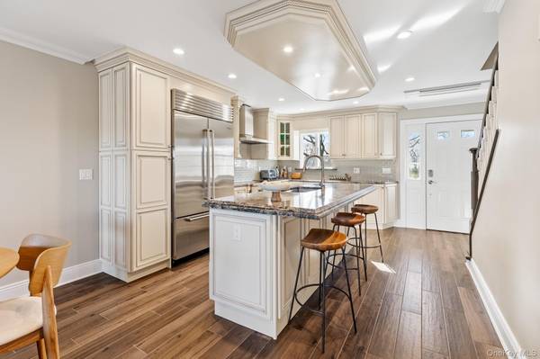 3047 Mitchell RD, Westhampton, NY 11978
