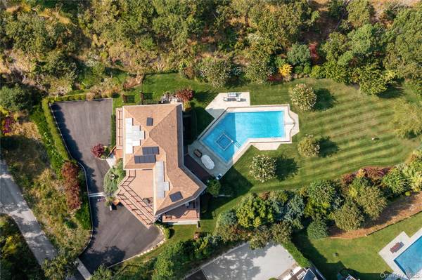 89 Old Canoe Place RD, Hampton Bays, NY 11946