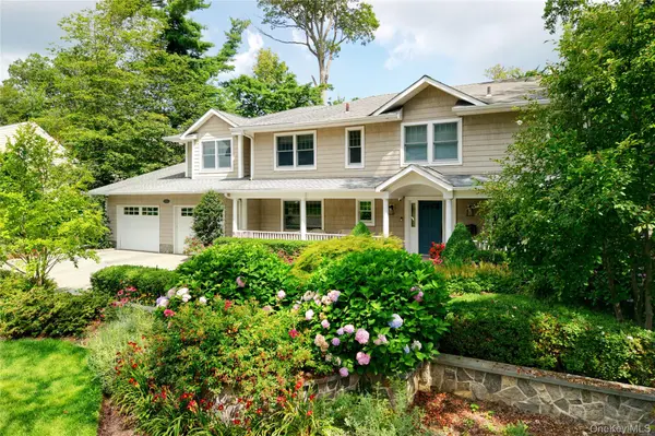 110 Birch DR, East Hills, NY 11576