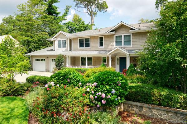 110 Birch DR, East Hills, NY 11576