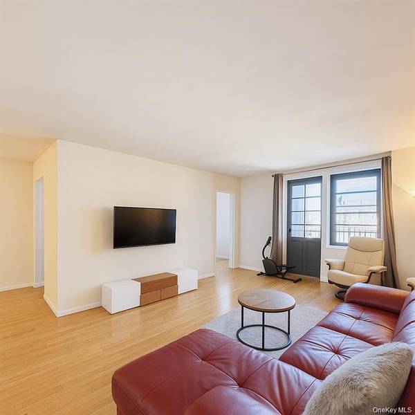 13950 35 AVE #4, Flushing, NY 11354