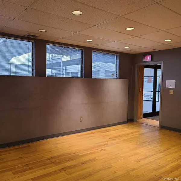152 E Main ST #CW and CE, Huntington, NY 11743