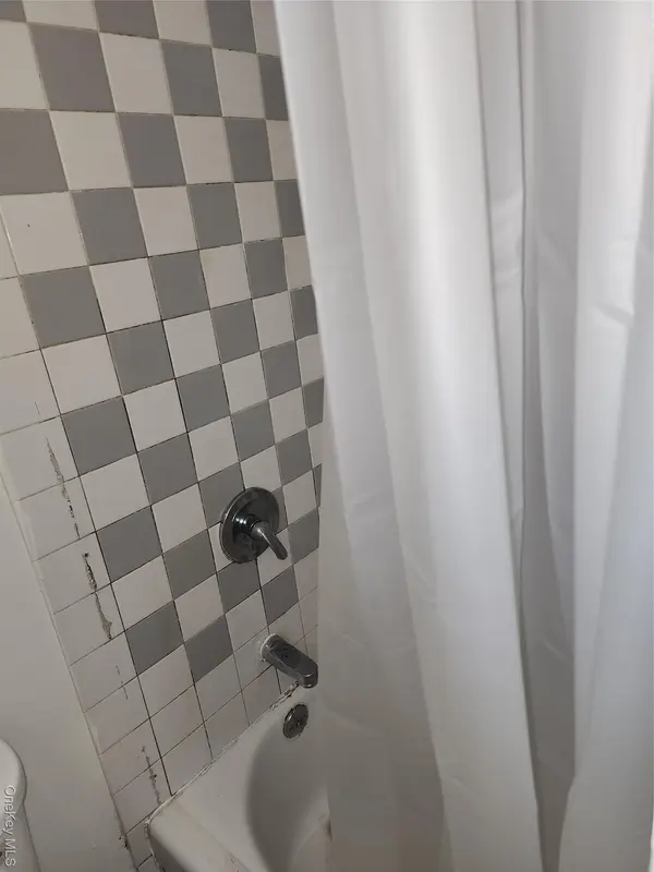 206-03 Jamaica AVE #2nd. Floor., Queens Village, NY 11428