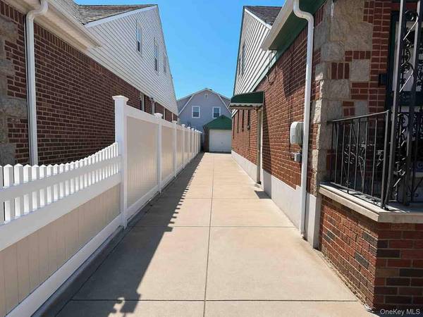 18216 141st AVE, Springfield Gardens, NY 11413
