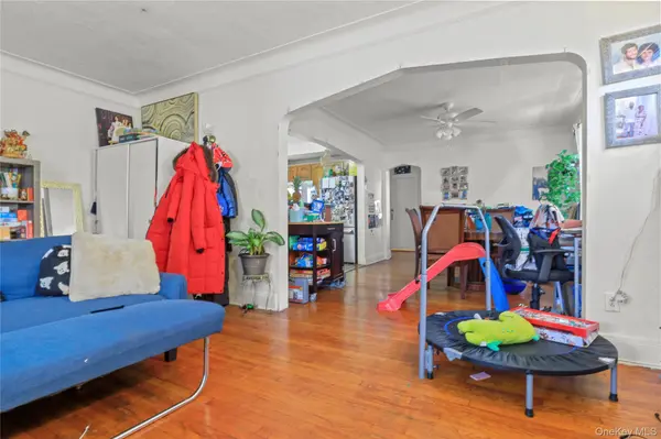 18216 141st AVE, Springfield Gardens, NY 11413