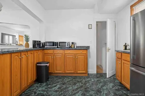18216 141st AVE, Springfield Gardens, NY 11413