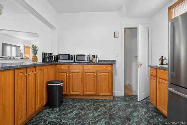 18216 141st AVE, Springfield Gardens, NY 11413