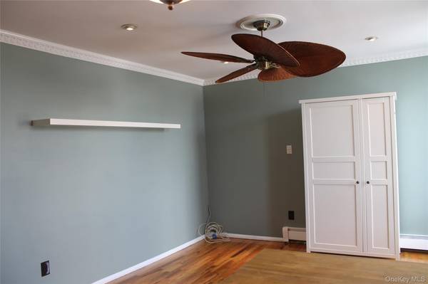 14-23 31 AVE #4C, Astoria, NY 11102