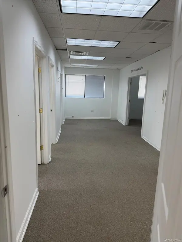 550 W Merrick RD, Valley Stream, NY 11580