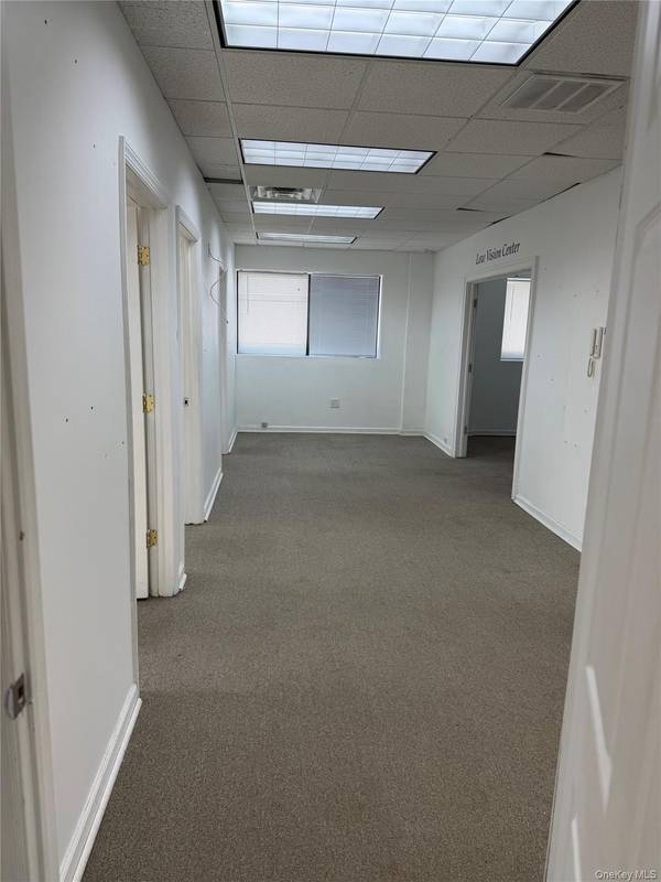 550 W Merrick RD, Valley Stream, NY 11580