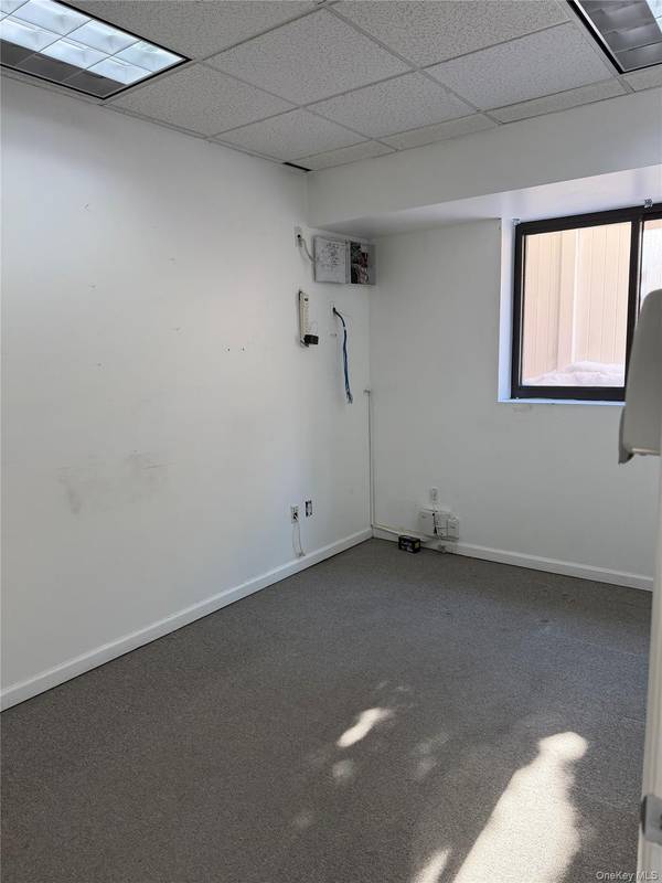 550 W Merrick RD, Valley Stream, NY 11580