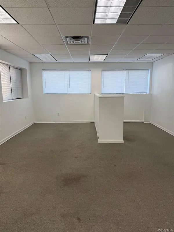 550 W Merrick RD, Valley Stream, NY 11580