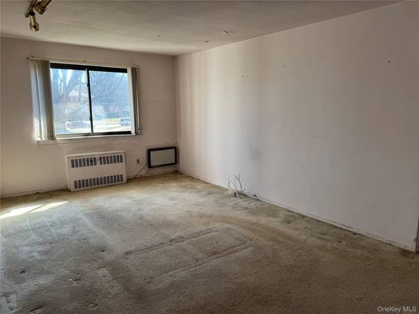 25 Lawrence DR #A, White Plains, NY 10603