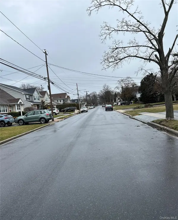 45 Richard AVE, North Merrick, NY 11566