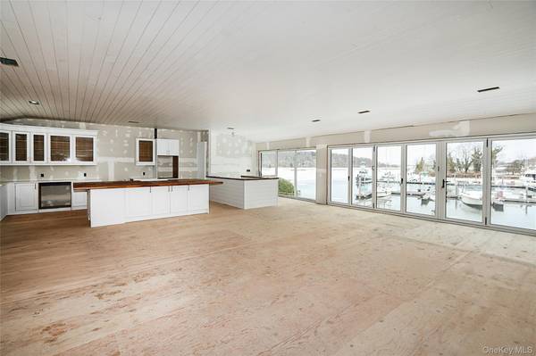 38 Milland DR, Northport, NY 11768