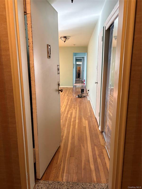 22424 Union TPKE #4A, Oakland Gardens, NY 11364