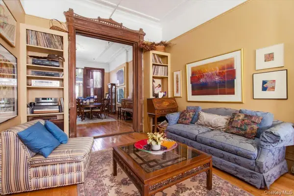 107 W 131st ST, New York (manhattan), NY 10027