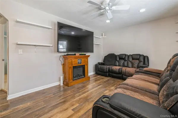 10 Hickory ST, Central Islip, NY 11722