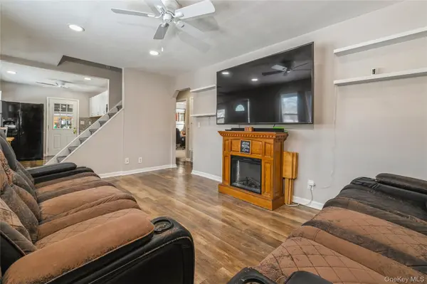 10 Hickory ST, Central Islip, NY 11722