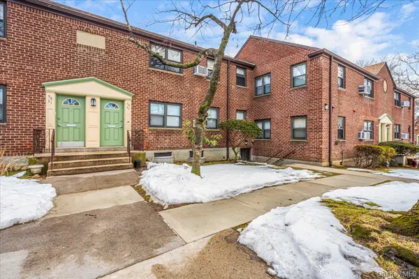58-33 246th CRES #C-14 Upper, Douglaston, NY 11362
