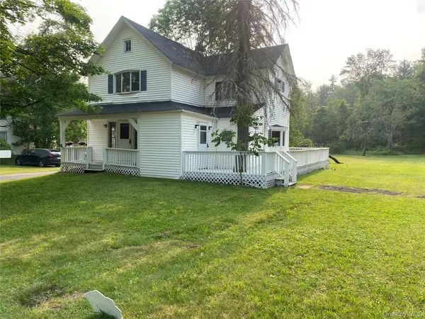 63 Park LN, Tannersville, NY 12485