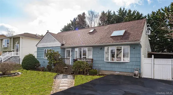 14 Willoughby PL, West Islip, NY 11795