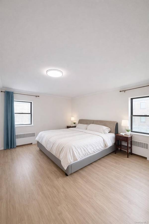21306 75 AVE #4P, Bayside, NY 11364