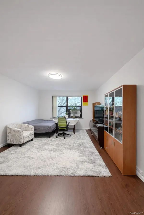 21306 75 AVE #4P, Bayside, NY 11364