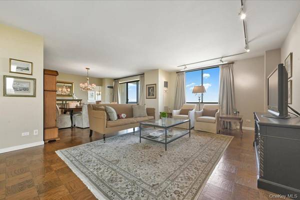 26910 Grand Central Pkwy #31N, Floral Park, NY 11005
