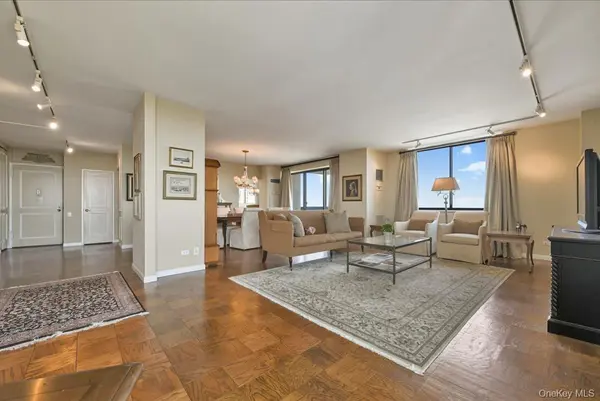 26910 Grand Central Pkwy #31N, Floral Park, NY 11005