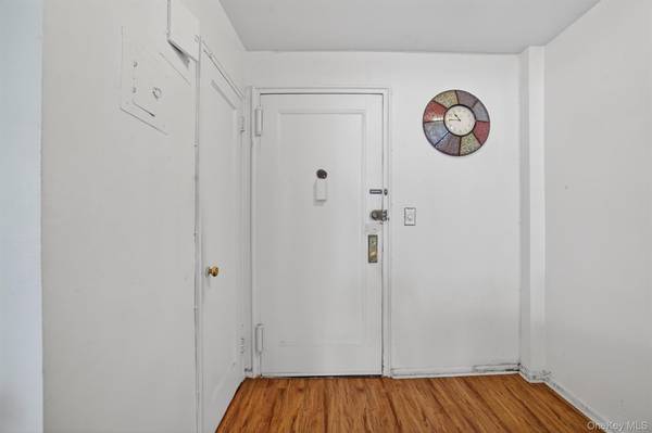 2 Fisher DR #318, Mount Vernon, NY 10552