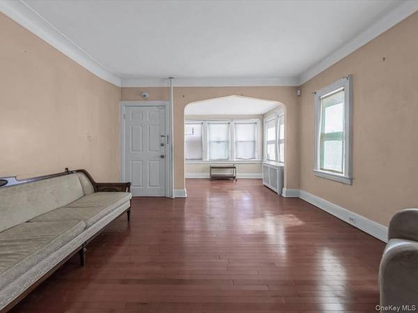 102-34 Van Wyck EXPY, Richmond Hill S., NY 11419