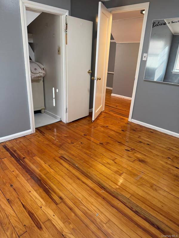 Address not disclosed, Valley Stream, NY 11580