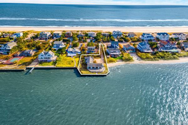 654A Dune RD, Westhampton Dunes, NY 11978