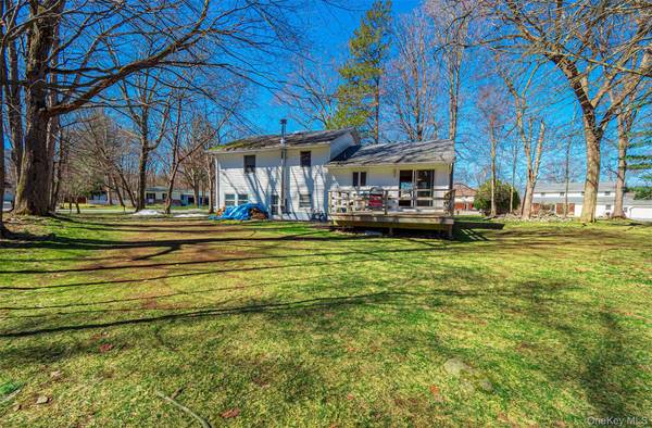 8 Adelaide LN, Washingtonville, NY 10992