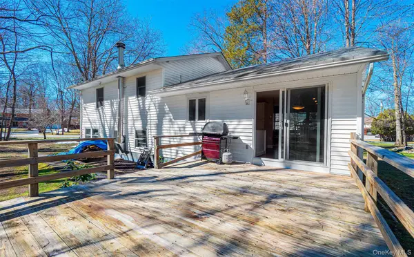 8 Adelaide LN, Washingtonville, NY 10992