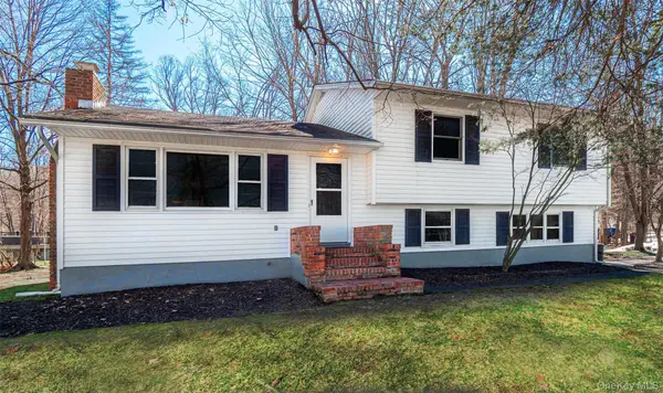 8 Adelaide LN, Washingtonville, NY 10992